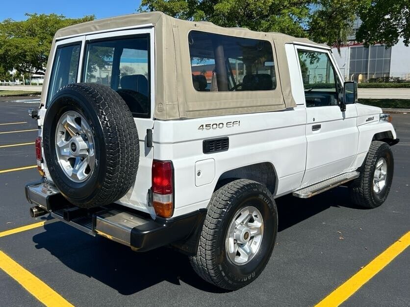 1900 Toyota Land Cruiser - photo 11
