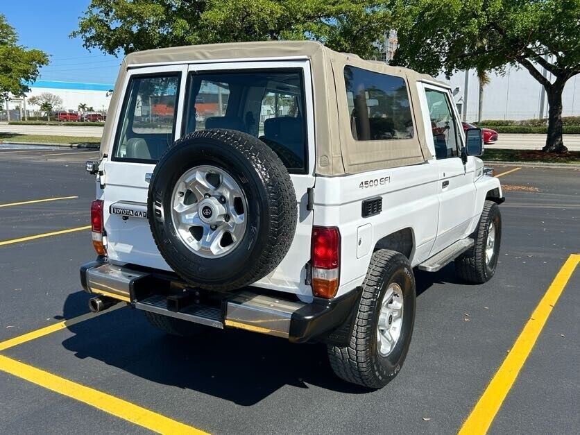 1900 Toyota Land Cruiser - photo 12