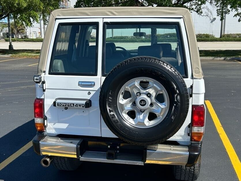 1900 Toyota Land Cruiser - photo 13