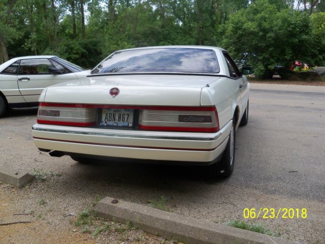 1988 Cadillac Allante Luxury Roadster - photo 4