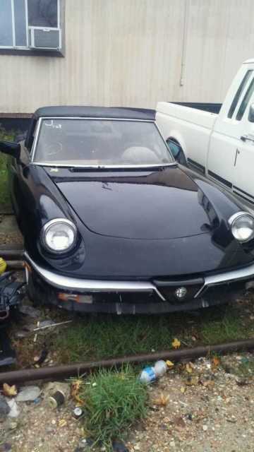 2 CARS 1986 ALFA ROMEO SPIDER 1986 Alfa Romeo Spider