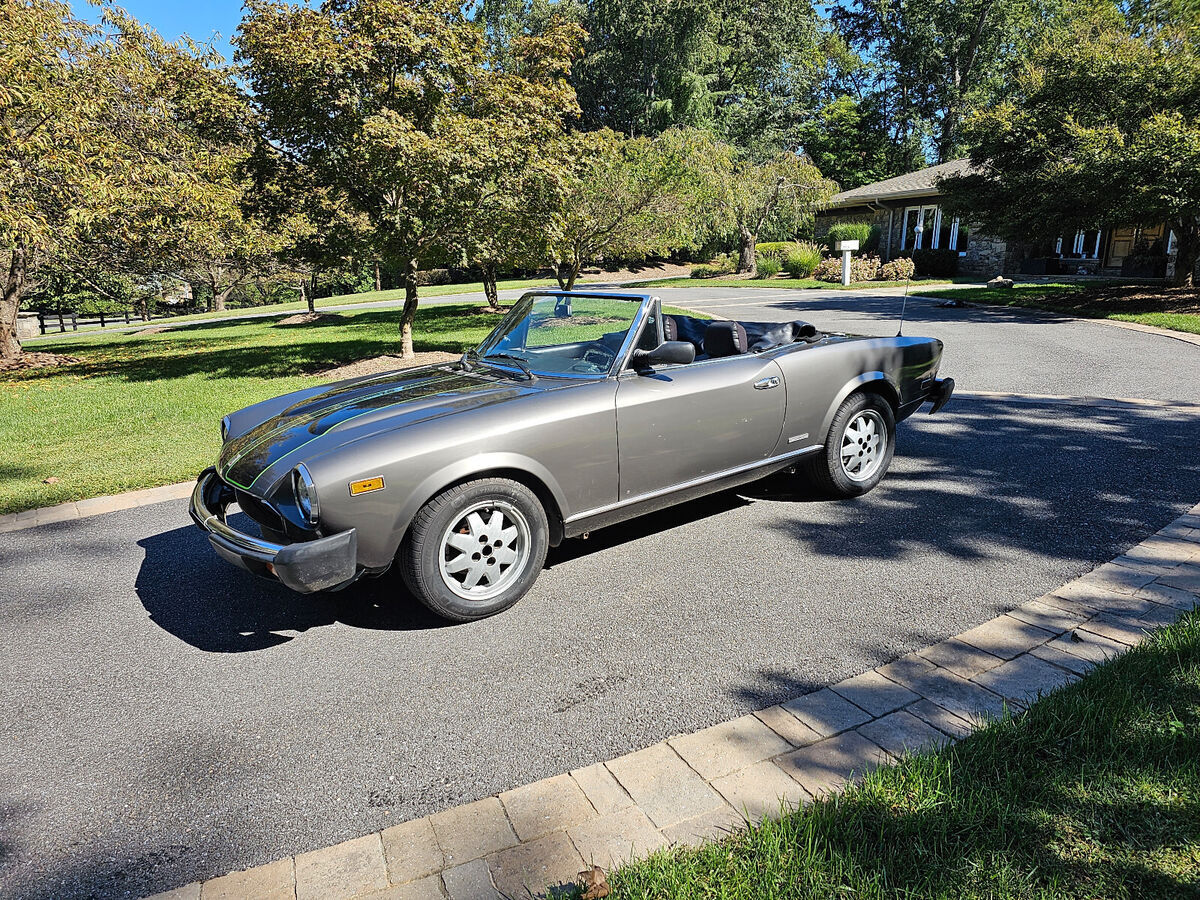 2 door convertible - Less than 1200 made worldwide 1985 Fiat PININFARINA