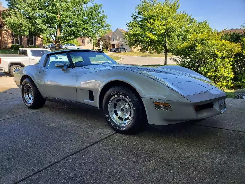 2 Door Coupe Classic Corvette, Silver Metallic, Dark Red Leather Buckets 1981 Chevrolet Corvette