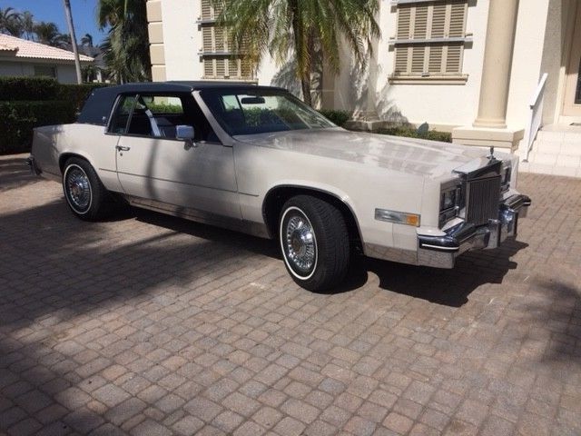 2 DR COUPE -TOP IS A BEAUTIFUL SIMILATED CONVERTIBLE , BELIEVE IT WAS A OPTION 1984 Cadillac Eldorado
