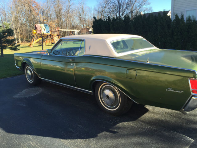 2-dr Lincoln Mark III, Sunroof, Power Doors/Windows/Seats, AM/FM Stereo Radio 1970 Lincoln Continental III