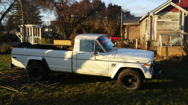 2 Jeep Gladiators 1971 Jeep Gladiator