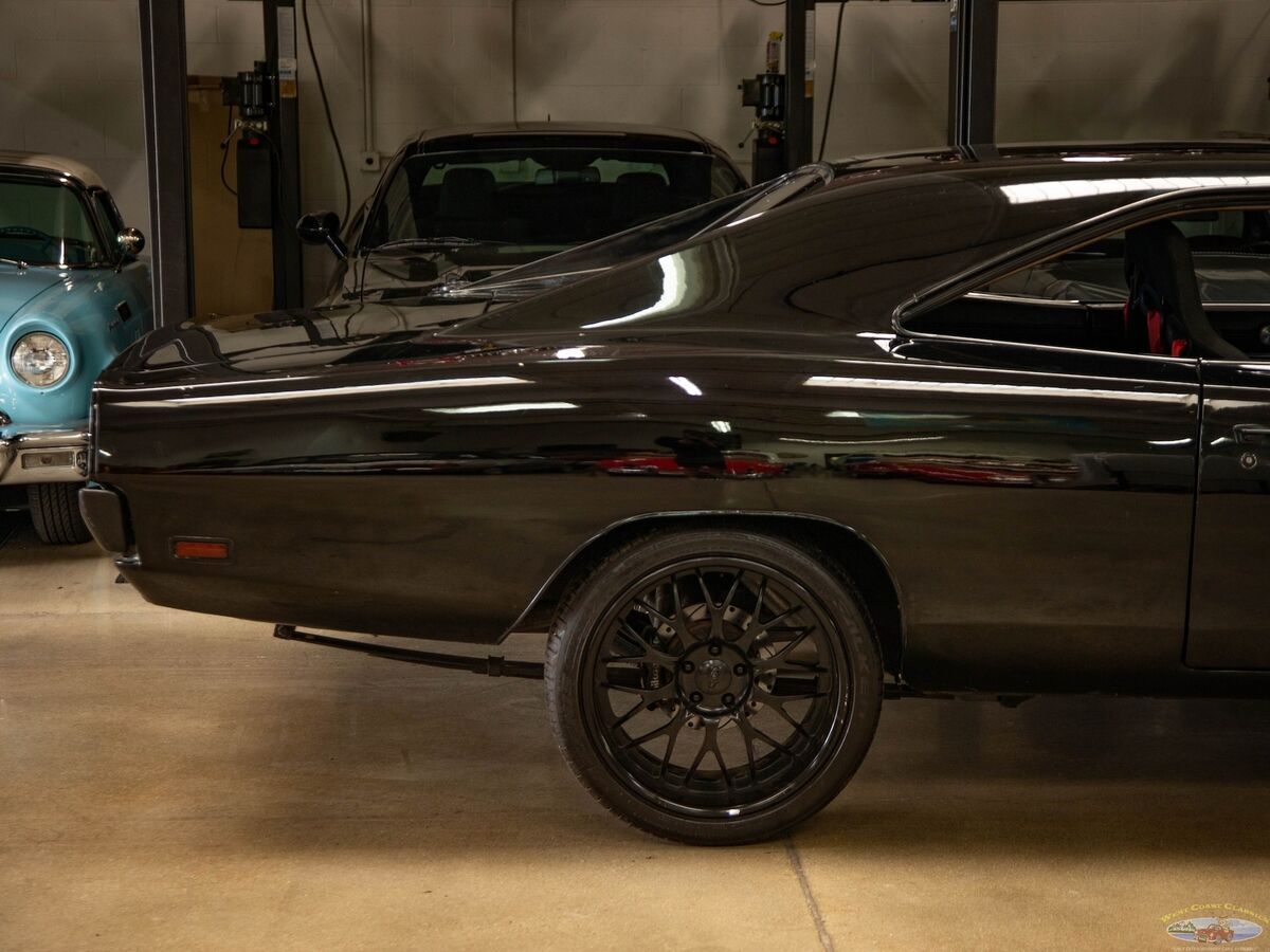 1969 Dodge Charger Custom 383 V8 2 Door Hardtop - photo 2