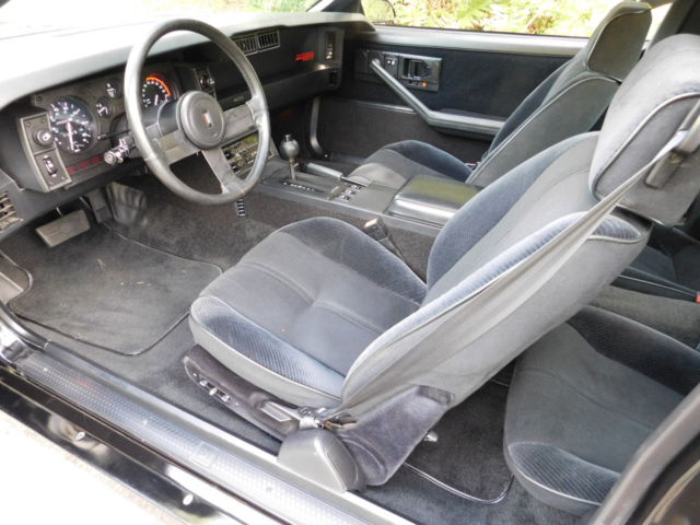 1986 Chevrolet Camaro IROC-Z - photo 11