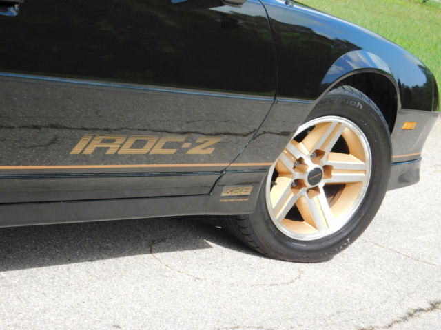 1986 Chevrolet Camaro IROC-Z - photo 2
