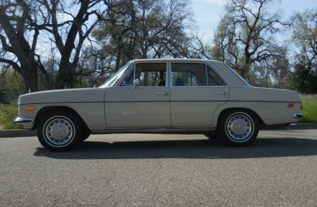 2 Owner California 1969 MBZ 220D Diesel 4 speed Sedan Original Condition Classic 1969 Mercedes-Benz 200-Series 220D