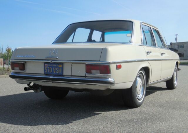 1969 Mercedes-Benz 200-Series 220D - photo 5