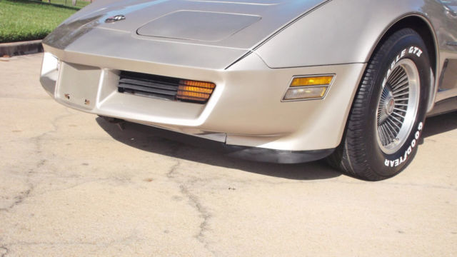 1982 Chevrolet Corvette Collector's Edition Hatchback 2-Door - photo 12