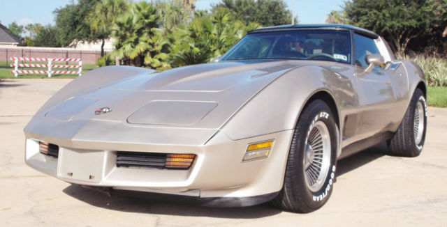 1982 Chevrolet Corvette Collector's Edition Hatchback 2-Door - photo 9