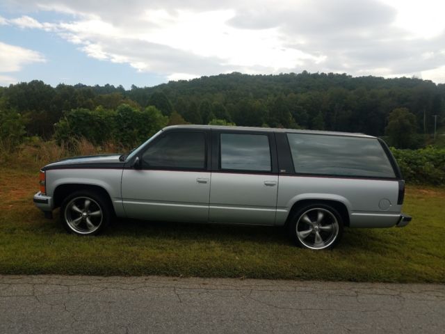 2 OWNER,91K MILES,CUSTOM TWO TONE SATIN PAINT, NO RUST,COY WHEELS RUNS GREAT!! 1994 Chevrolet Suburban LT