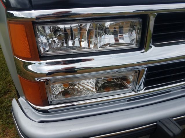 1994 Chevrolet Suburban LT - photo 11