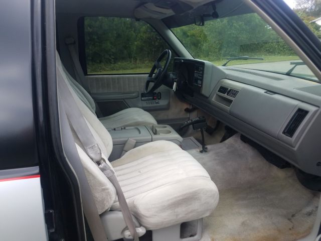 1994 Chevrolet Suburban LT - photo 12