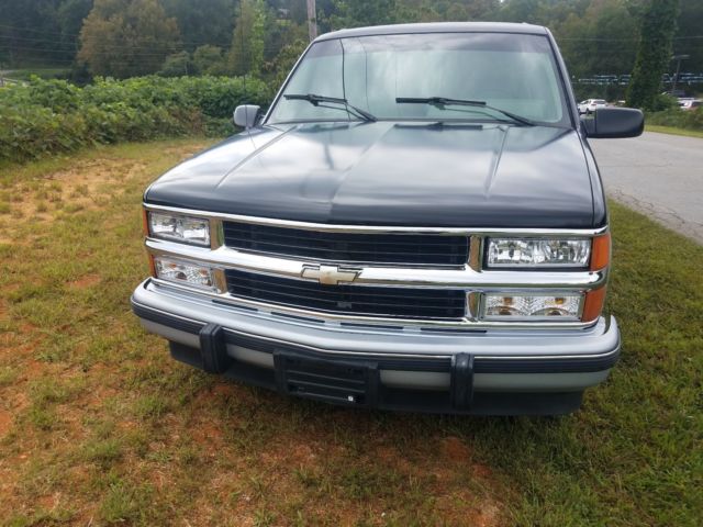 1994 Chevrolet Suburban LT - photo 3