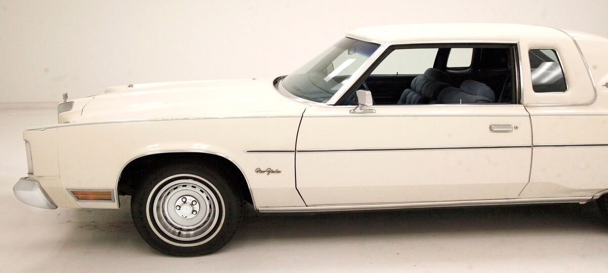 1976 Chrysler New Yorker Brougham Hardtop - photo 2