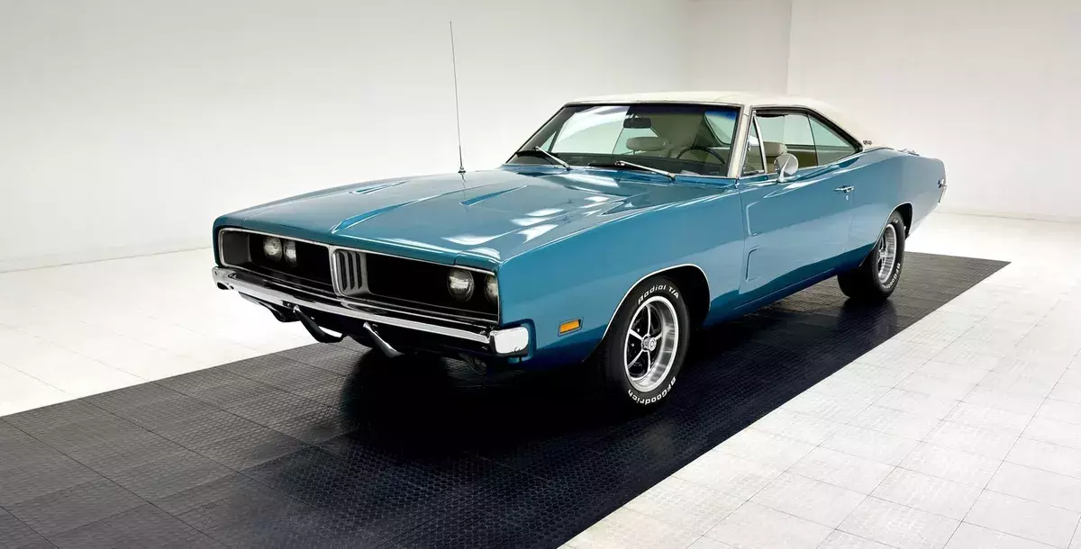 2 Owners/NM 440ci 4bbl V8/NM A727 Auto/Broadcast Sheet/Striking Color Combo 1969 Dodge Charger RT Hardtop