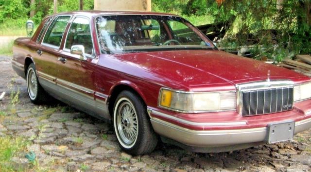 2 Signature Series Lincoln Continentals 91 2 Owner Car & 92 Running Parts Car 1991 Lincoln Town Car Executive Series