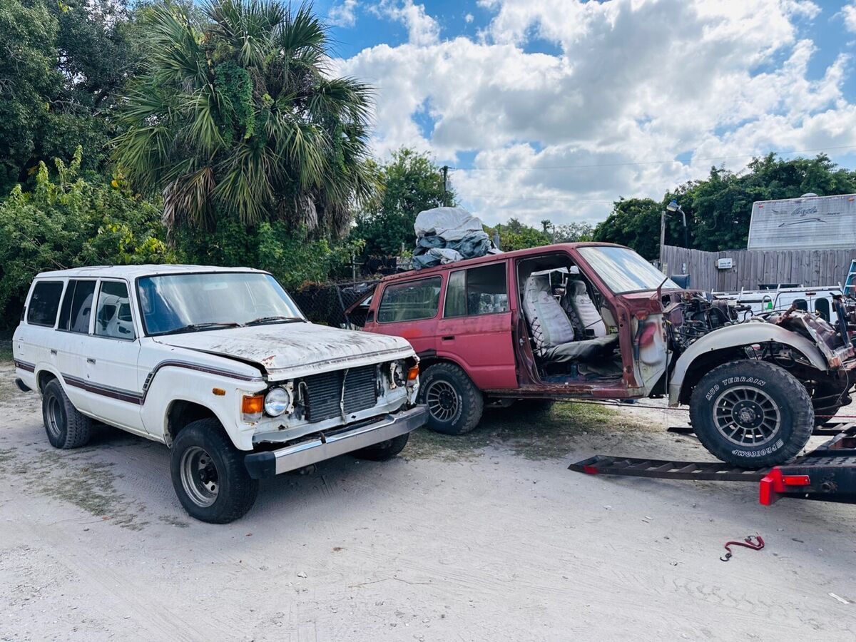 2 X 1985 Toyota Land Cruiser SUV White & Brown Both 4WD Manual FJ60 1985 Toyota Land Cruiser X 2 FJ60 Both Parts or Restore 1 that Runs