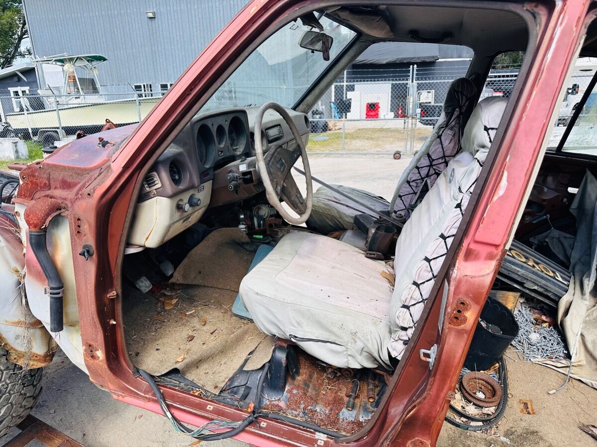 1985 Toyota Land Cruiser X 2 FJ60 Both Parts or Restore 1 that Runs - photo 5