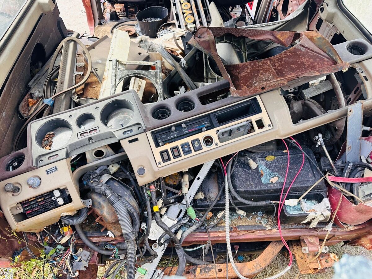 1985 Toyota Land Cruiser X 2 FJ60 Both Parts or Restore 1 that Runs - photo 9
