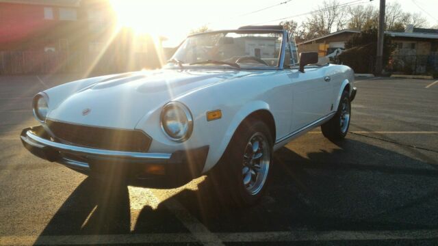 2.0 injected, 5 speed manual, rear wheel drive 1980 Fiat 124 Spider
