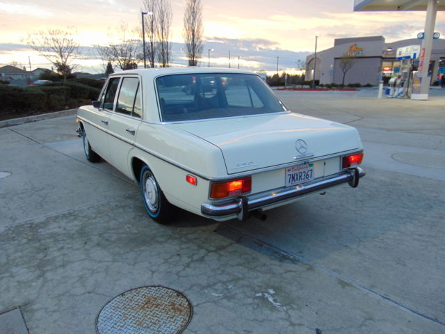 1971 Mercedes-Benz 200-Series - photo 10