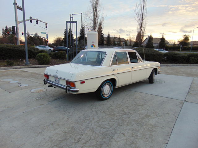 1971 Mercedes-Benz 200-Series - photo 3