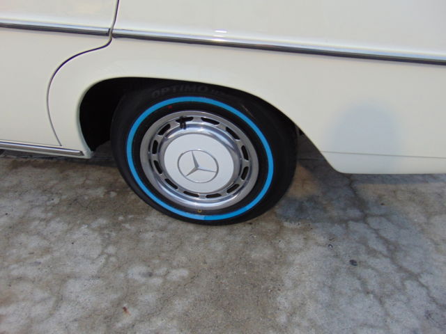 1971 Mercedes-Benz 200-Series - photo 8