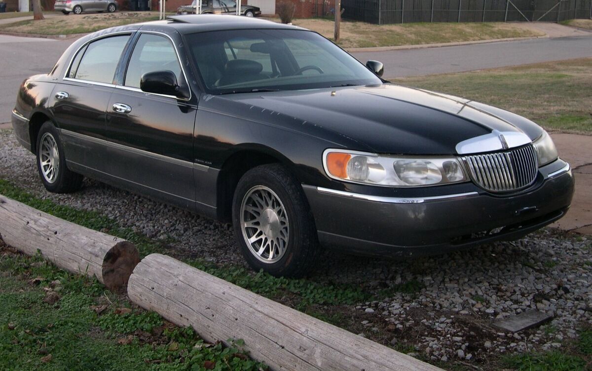 1900 Lincoln Town Car - photo 3
