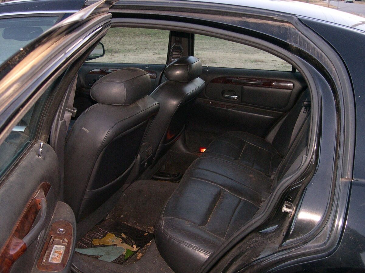 1900 Lincoln Town Car - photo 7