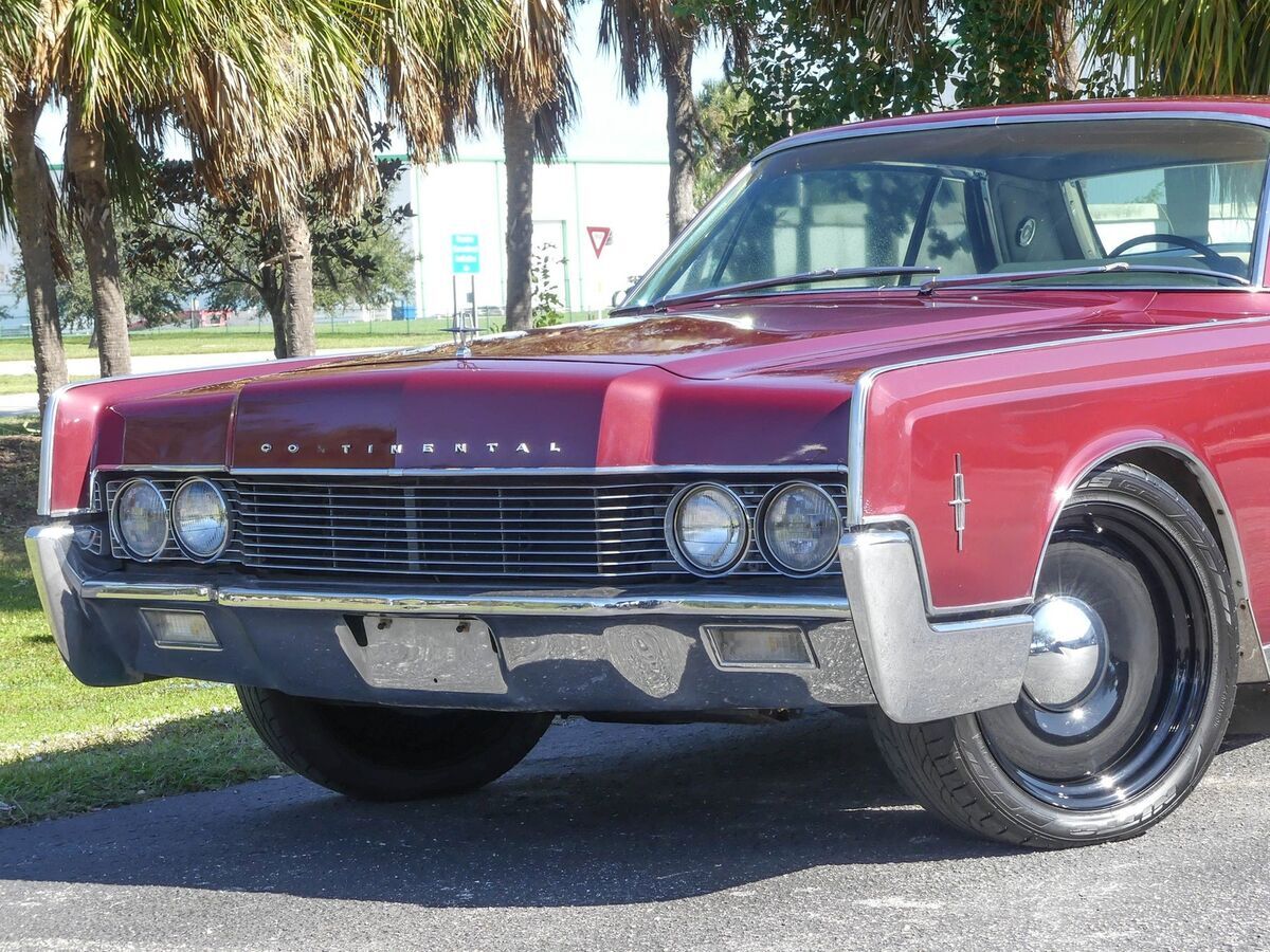 1966 Lincoln Continental 2-Door Hardtop - photo 10