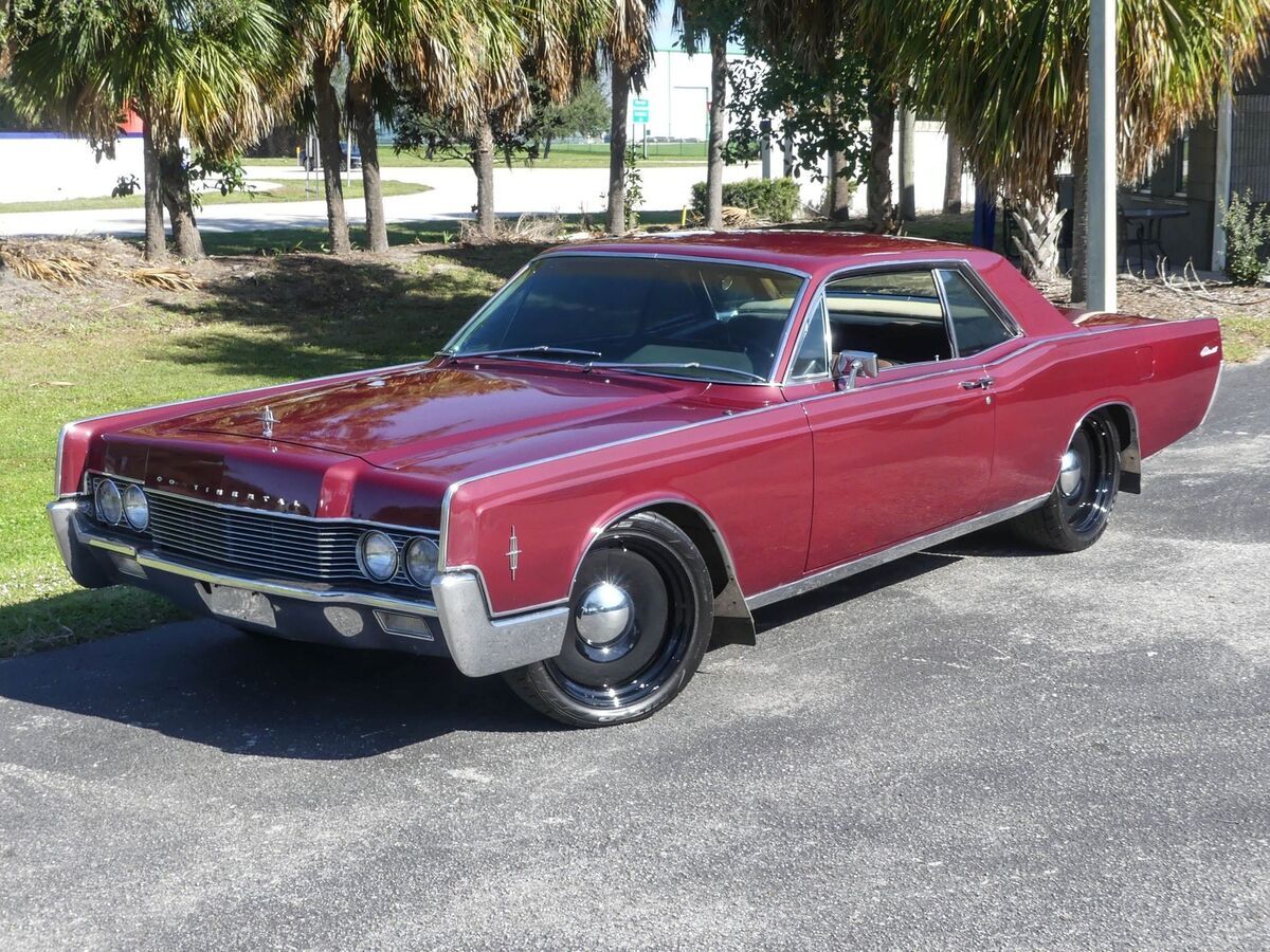 1966 Lincoln Continental 2-Door Hardtop - photo 8