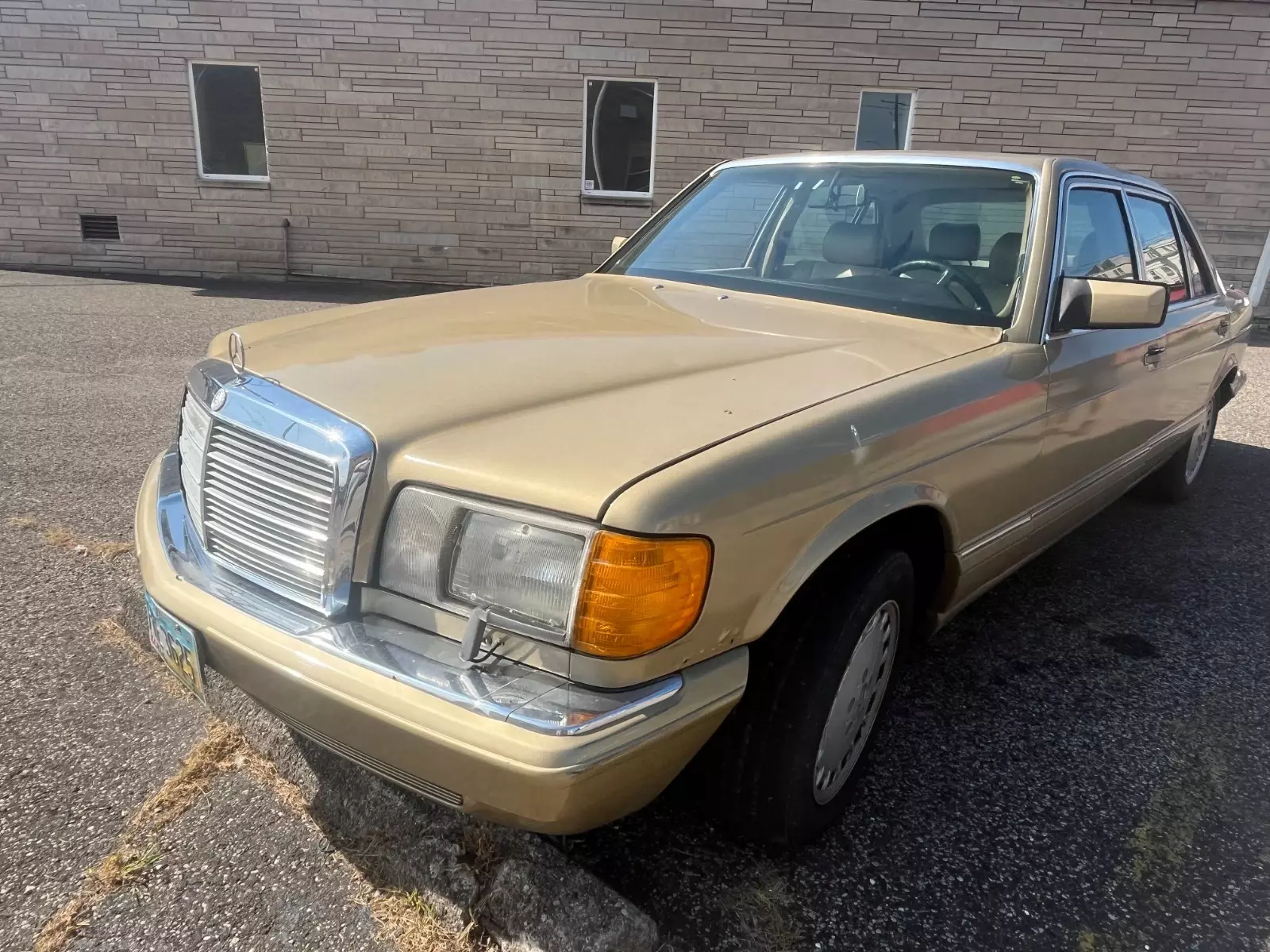 2012 CHEVROLET TRAVERSE WITH 242,847 MILES, STARTS, RUNS AND DRIVES 1990 Mercedes-Benz 350 SDL Turbo sedan