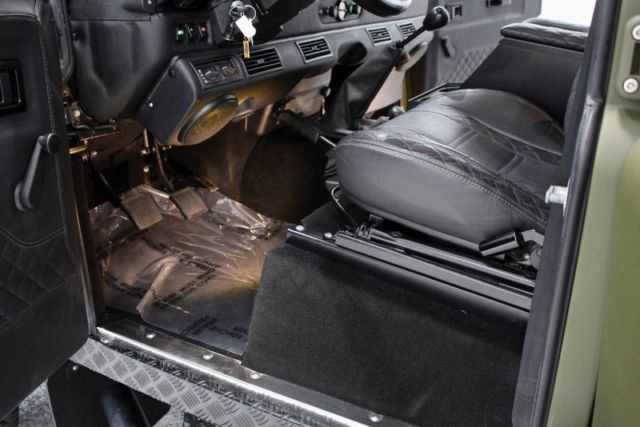 1914 Land Rover Defender 110 - photo 11