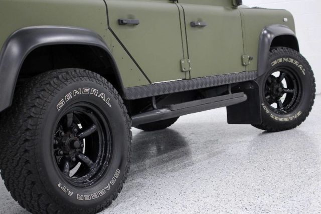 1914 Land Rover Defender 110 - photo 8