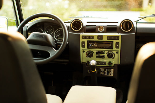 1980 Land Rover Defender Station Wagon - photo 13