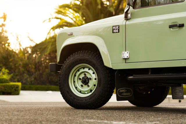 1980 Land Rover Defender Station Wagon - photo 3