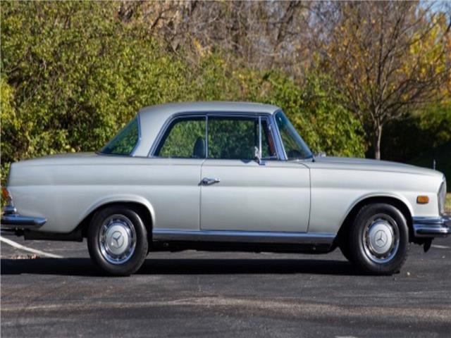 1970 Mercedes-Benz 200-Series -- - photo 4