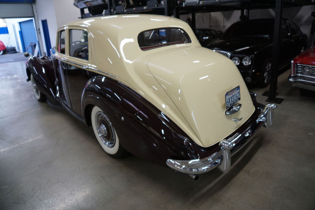 1953 Bentley R-Type 4 1/2 Litre Big Bore LHD Saloon - photo 12