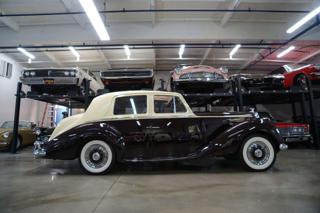 1953 Bentley R-Type 4 1/2 Litre Big Bore LHD Saloon - photo 3
