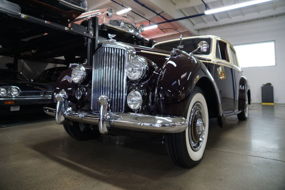 1953 Bentley R-Type 4 1/2 Litre Big Bore LHD Saloon - photo 4