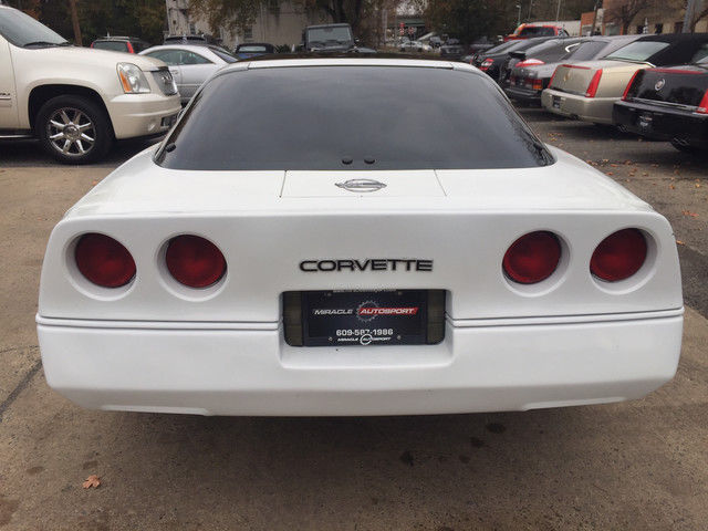 1984 Chevrolet Corvette Base Hatchback 2-Door - photo 7