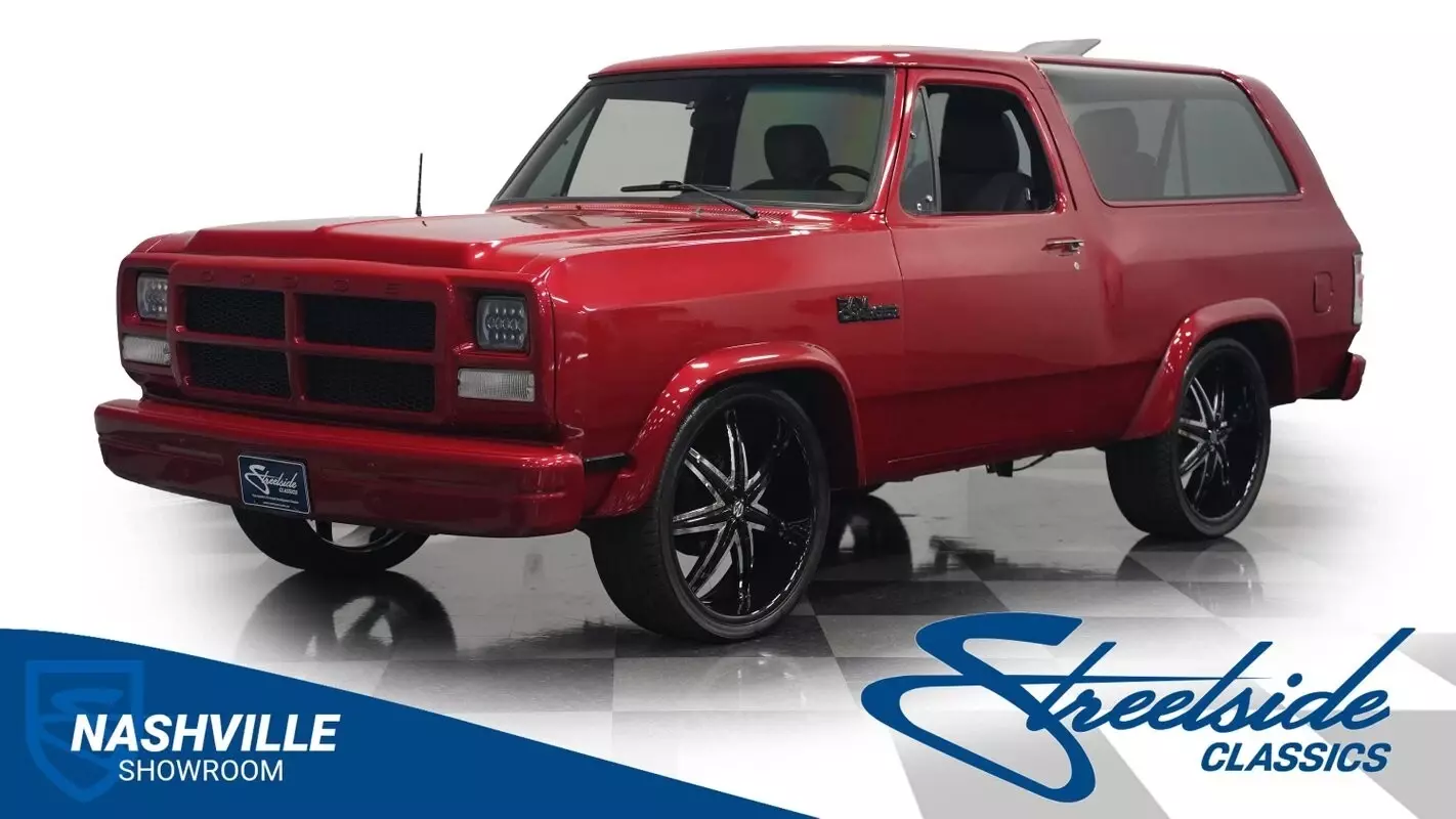 24" MASSIV WHEELS, FUEL INJECTED V8 POWER, AUTO TRANSMISSION, SKAR SOUND SYSTEM, 1992 Dodge Ramcharger
