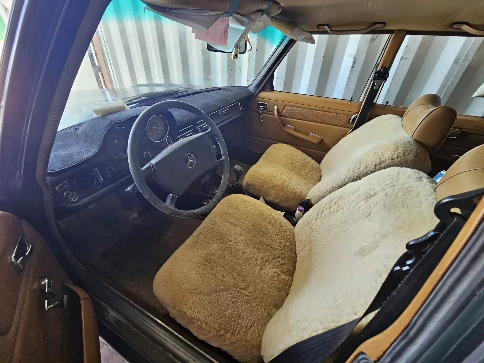 1974 Mercedes-Benz 200-Series