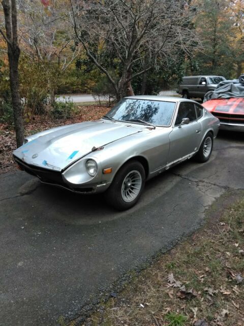 240Z with an extra Engine and 5 speed transmission, body and interior parts 1971 Datsun Z-Series