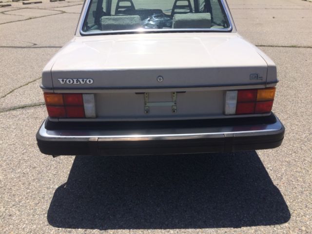 1981 Volvo 240 DL - photo 4