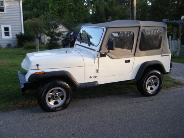 2.5 4 Cylinder 5 Speed 4x4 58k Mile Survivor very low miles 1987 Jeep Wrangler YJ